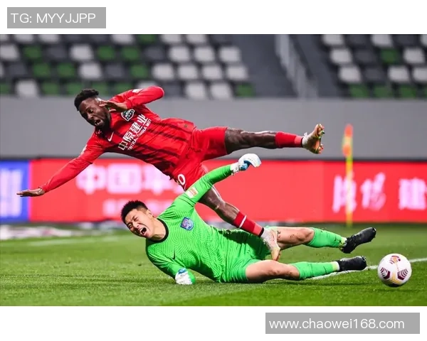 中超激战尤文图斯与里昂平局红牌事件引发全场热议与争议 中超激战尤文图斯与里昂平局红牌事件引发全场热议与争议