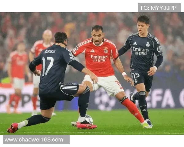 足总杯精彩对决本菲卡与里昂战成平局战术解析引发全场热议 足总杯精彩对决本菲卡与里昂战成平局战术解析引发全场热议